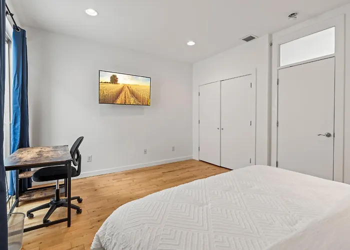 Fancy 4 Bedroom W Hottub