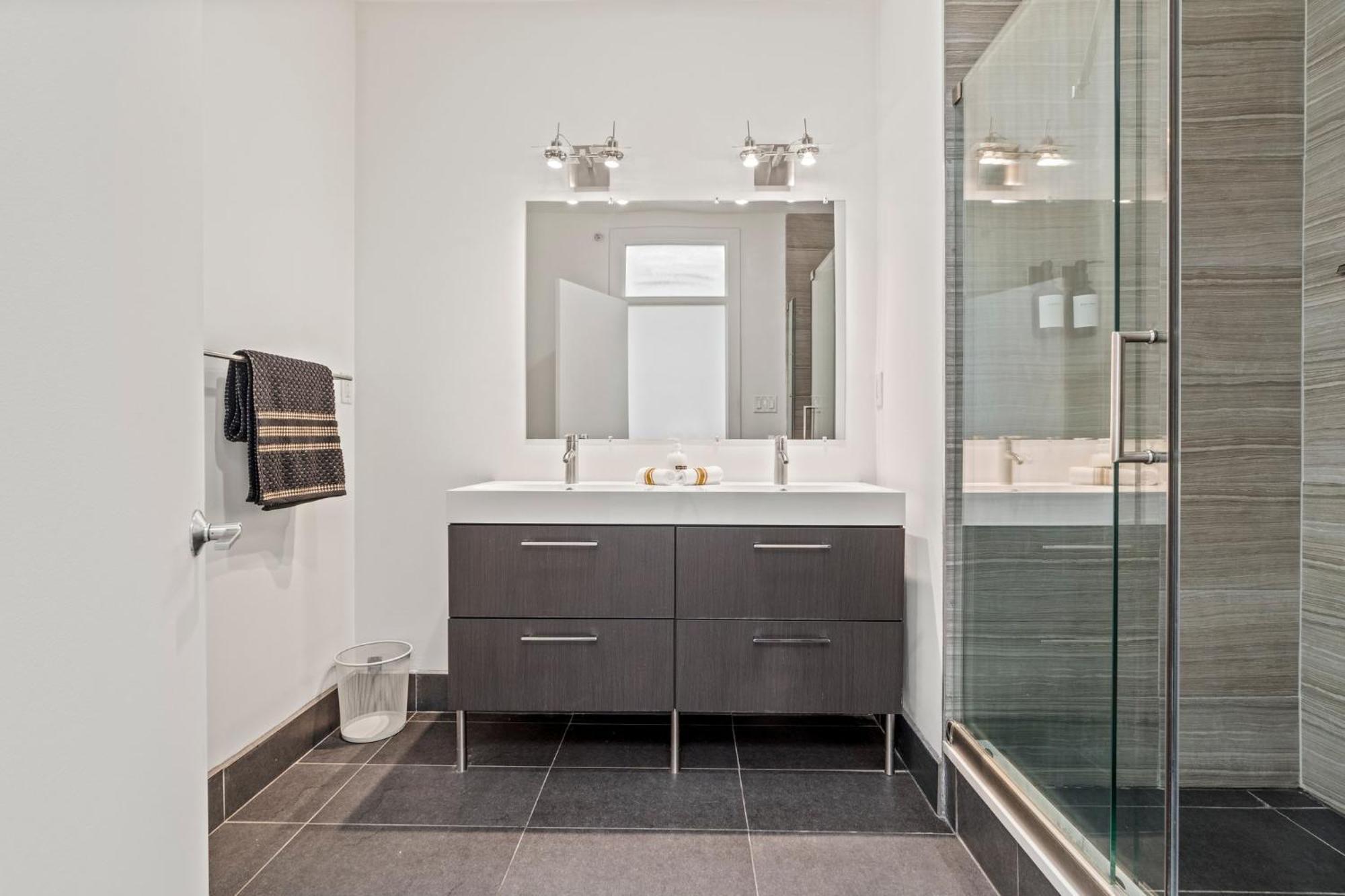 Fancy 4 Bedroom W Hottub Philadelphia